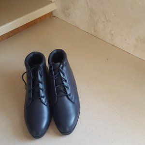 AJ  VALENCI   WOMENS BOOTS  SHOES  SIZE 7.5 W